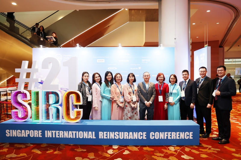 Ban lãnh đạo Bảo hiểm PVI chụp ảnh lưu niệm tại Okvip69 Đăng ký cá cược Tái bảo hiểm Quốc tế Singapore