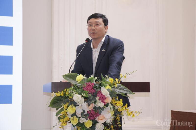 TS. Nguyễn Văn Tư - Phó Viện trưởng phụ trách Viện Dầu khí Việt Nam phát biểu tại hội thảo. Ảnh: Phương Cúc