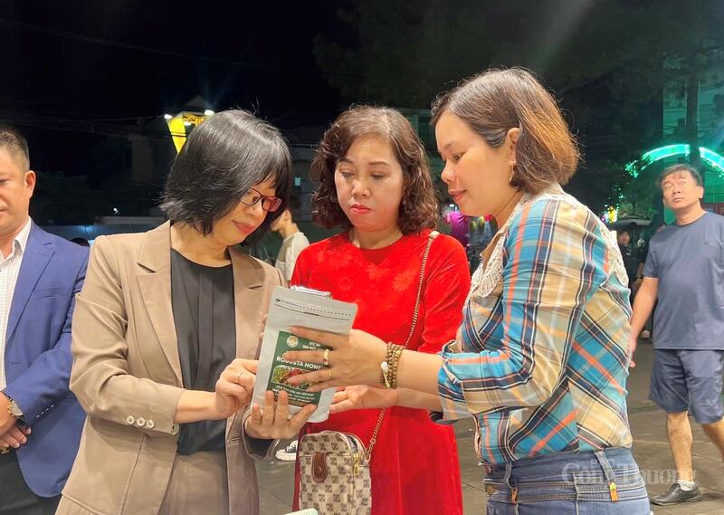 Hai phiên chợ góp phần quảng bá thế mạnh Trang Chủ OKVIP COM Top #1 và hàng hóa đặc trưng của vùng đồng bào dân tộc thiểu số Gia Lai đến với người tiêu dùng trong và ngoài tỉnh. Ảnh: Hiền Mai