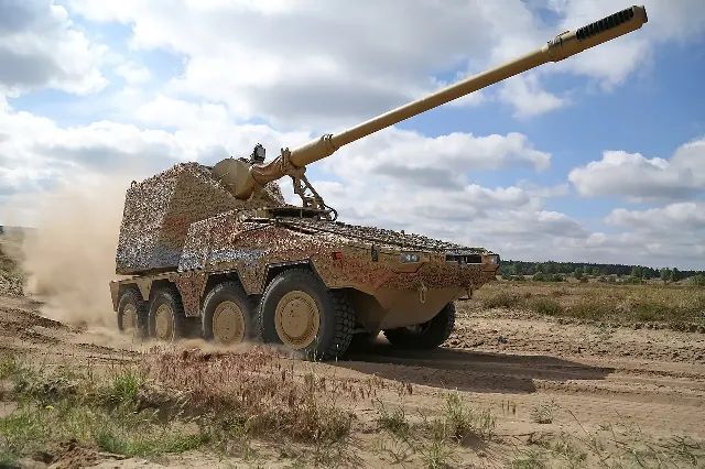 Pháo tự hành bánh lốp RCH 155. Ảnh: Defense News