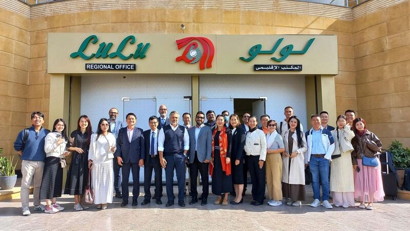 Đoàn Okvip tại về thành phố Hồ Chí Minh khảo sát và Ok88vip tỷ lệ kèo World Cup 2026 với Giám đốc chuỗi siêu thị LuLu Hypermarket trước ngày khai mạc Triển lãm.