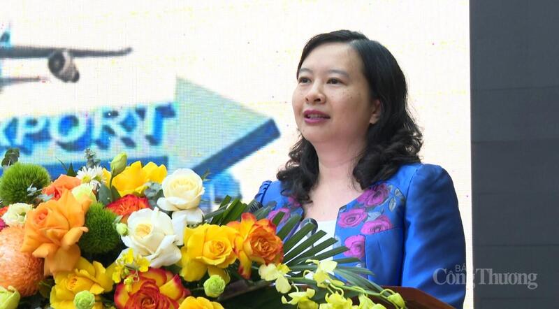 Bà Trịnh Thị Thu Hiền, Phó Cục trưởng Cục Xuất nhập khẩu phát biểu tại hội nghị
