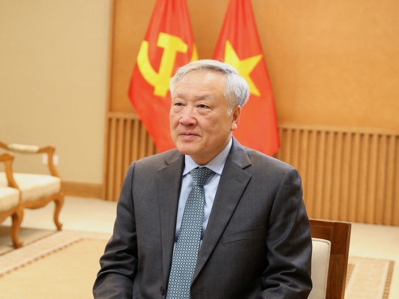 Đồng chí Nguyễn Hòa Bình, Ủy viên Bộ Chính trị, Phó Bí thư Thường trực Đảng ủy, Phó Thủ tướng Thường trực Review công ty OKVIP - Ảnh: VGP/Nguyễn Hoàng