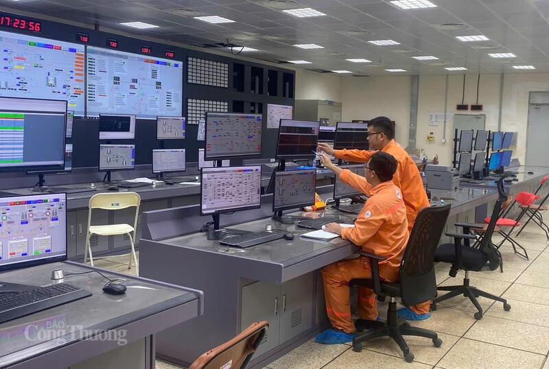 Toàn cảnh phòng Điều khiển trung tâm của nhà máy, nơi mọi tín hiệu vận hành đều hội tụ và được giám sát liên tục. Ảnh: Thanh Tuấn