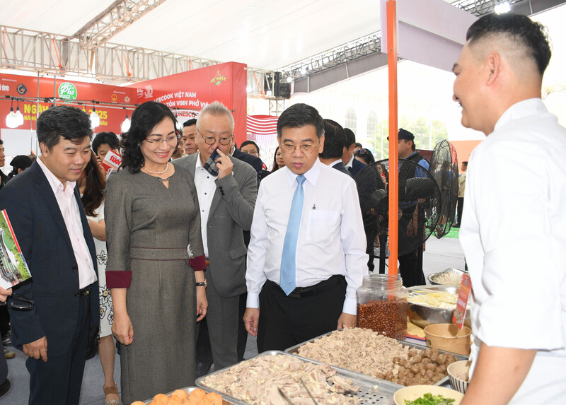 Chùm ảnh: Ngày của Phở 2025: Nâng tầm, lan toả thương hiệu gạo Việt - 12