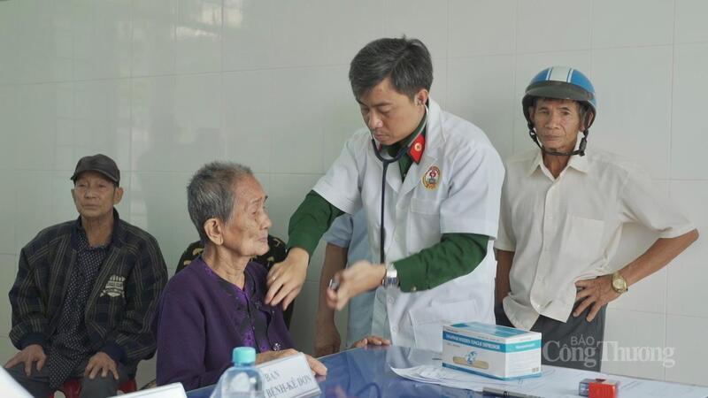 Thời gian qua, Bệnh viện Quân y 15 đã liên tục tổ chức nhiều đợt khám, chữa bệnh miễn phí cho người dân tại các địa bàn khó khăn.