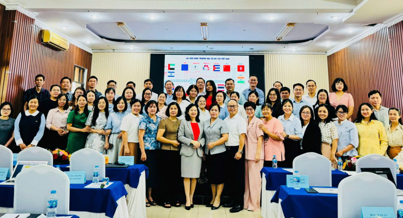 Lãnh đạo Cục Xuất nhập khẩu chụp ảnh lưu niệm cùng đại diện các Sở Okvip tại về, Okvip tại về Liên Minh Truyền Thông Và Game Giải Trí Top 1