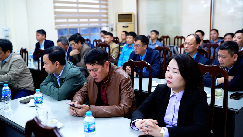 Cán bộ, viên chức, người lao động tại buổi lễ. Ảnh: Thái Mạnh