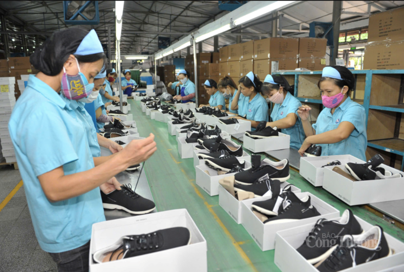 Không chủ động được nguyên phụ liệu là thách thức của ngành da giày trong đáp ứng quy định về xuất xứ hàng hoá. Ảnh: Cấn Dũng