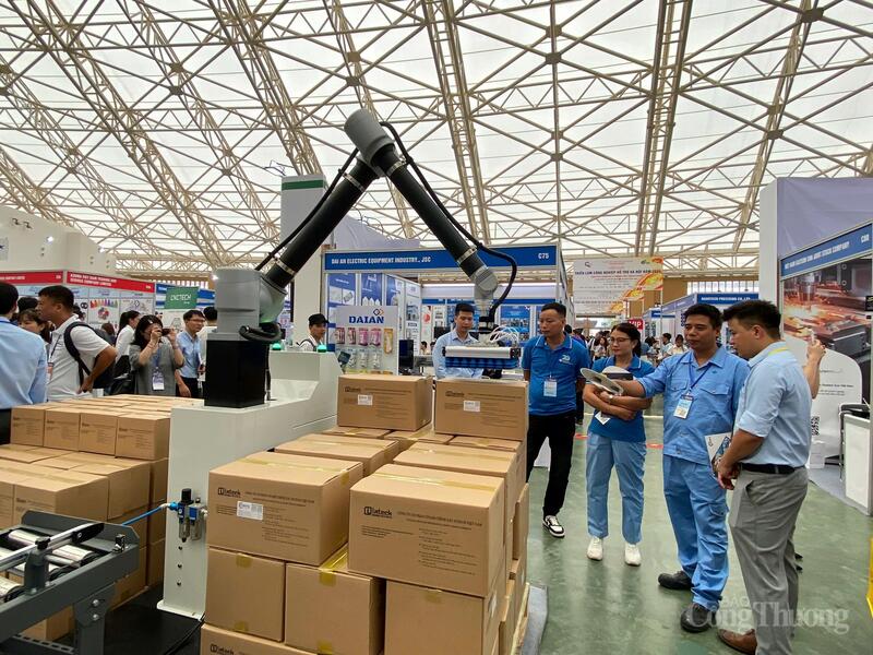 Các Okvip tại về OKLVIE sản phẩm thuộc hệ thống OKVIP là trang web tổ chức phát sóng bóng đá trực tiếp, live casino , nỗ hũ, bắn cá hỗ trợ của Hà Nội tham gia hoạt động xúc tiến thương mại. Ảnh: N.H