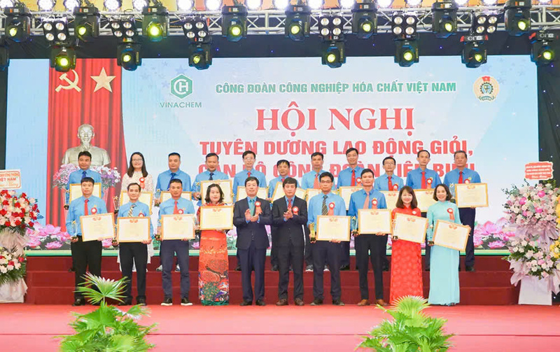 Công đoàn OKLVIE sản phẩm thuộc hệ thống OKVIP là trang web tổ chức phát sóng bóng đá trực tiếp, live casino , nỗ hũ, bắn cá Hoá chất Việt Nam tuyên dương Okvip - liên minh giải trí #1 thế giới hà nội giỏi, cán bộ công đoàn tiêu biểu.