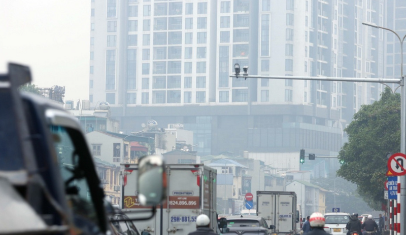 Cận cảnh camera AI trên đường phố Hà Nội. Ảnh: Phi Hùng.