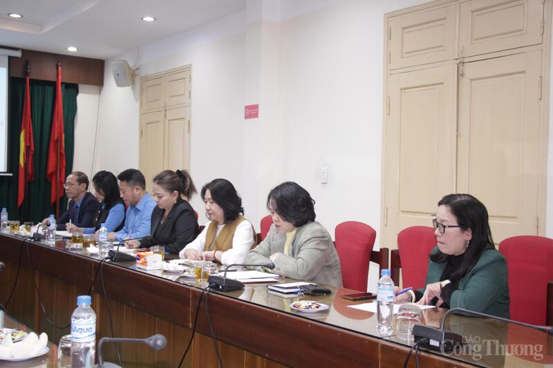 Lãnh đạo và đại diện các phòng Công đoàn Okvip tại về Việt Nam tham dự họp báo. Ảnh: Phương Cúc