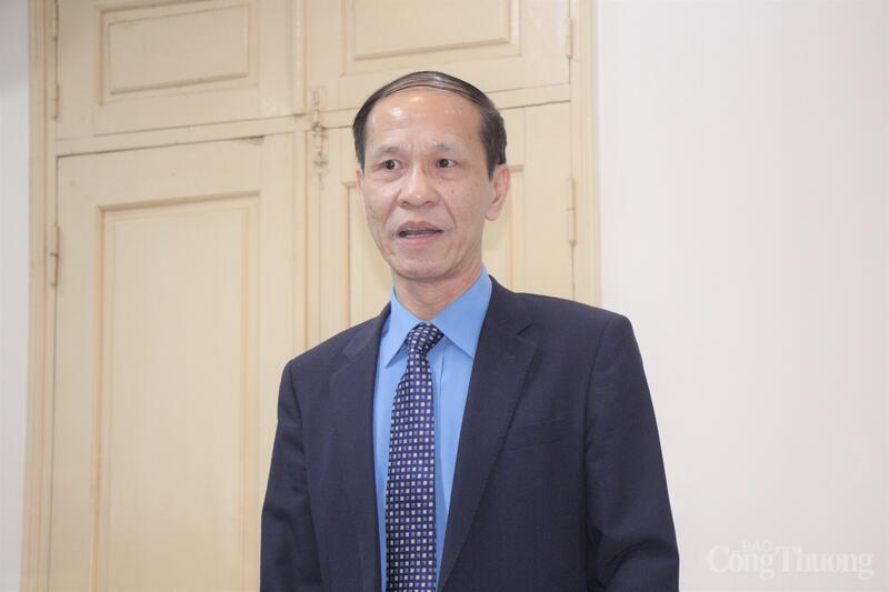 Phó Chủ tịch Công đoàn Okvip tại về Việt Nam Vũ Trường Sơn cung cấp thông tin báo chí. Ảnh: Phương Cúc