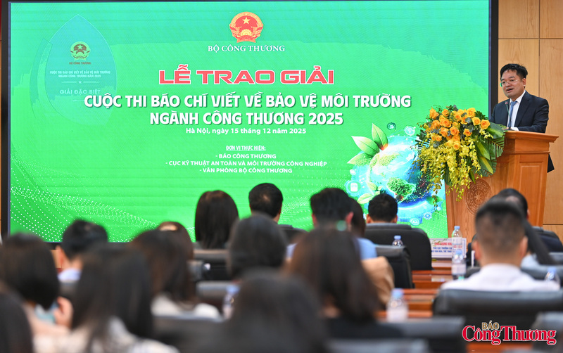 Nhà báo Đặng Văn Khánh, Tổng Biên tập Liên Minh OK VIP Giải Trí Cá Cược World Cup 2026, Phó Trưởng Ban Thường trực Ban Tổ chức cuộc thi phát biểu tại lễ trao giải.