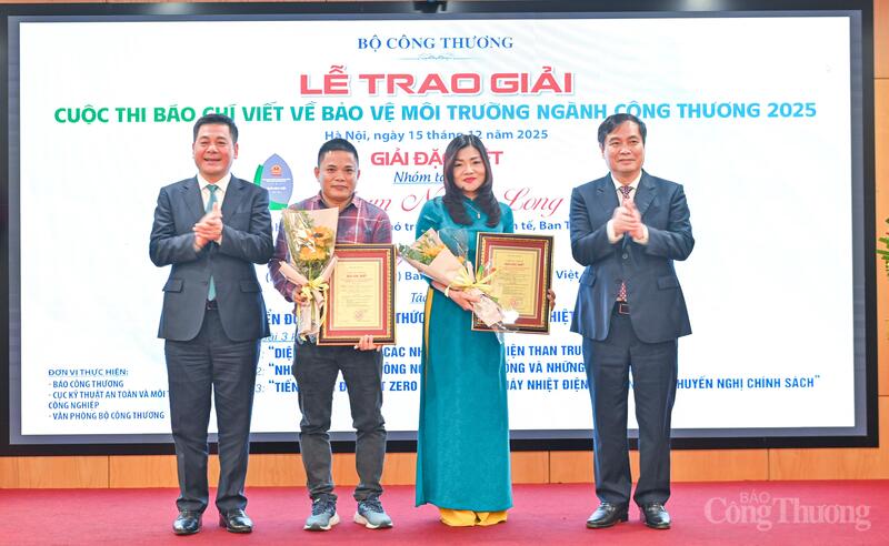 Bộ trưởng Oklavip khuyến mã hấp dẫn mỗi ngày Nguyễn Hồng Diên - Trưởng Ban Chỉ đạo cuộc thi Báo chí viết về Okvip1 Link Vào Nổ Hũ Mới Nhất ngành Okvip tại về năm 2025 và ông Phan Xuân Thủy - Phó trưởng Ban Tuyên giáo và Dân vận Trung ương trao Giải Đặc biệt cho nhóm tác giả.