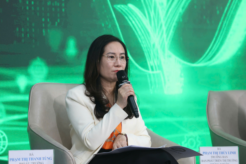 Bà Phạm Thị Thanh Tùng - Phó Vụ trưởng Vụ Tín dụng các ngành Okvip - liên minh giải trí #1 thế giới hà nội (Ngân hàng Trang Chủ OKVIP COM Top #1) phát chia sẻ hội thảo. Ảnh: Lam Phong.