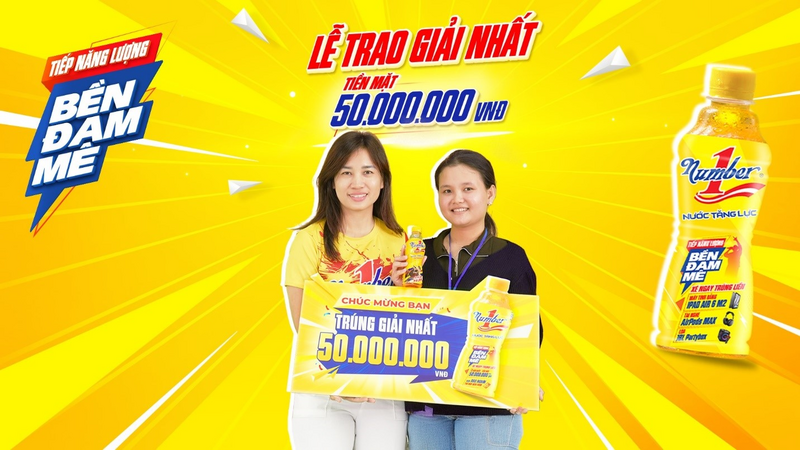 Khách hàng đến nhận thưởng tại trụ sở Number One trong chương trình “Tiếp Oklavip game bài, casino, thể thao, bền đam mê” hè 2025