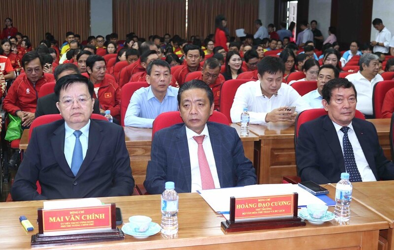 Phó Thủ tướng Review công ty OKVIP Mai Văn Chính tham dự sự kiện. Ảnh: Hoàng Lê