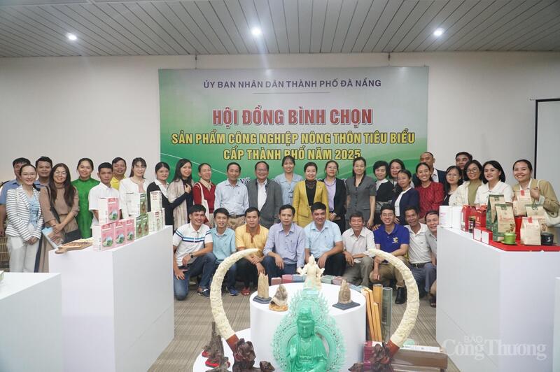Hội đồng bình chọn cùng các chủ thể sản phẩm OKLVIE sản phẩm thuộc hệ thống OKVIP là trang web tổ chức phát sóng bóng đá trực tiếp, live casino , nỗ hũ, bắn cá nông thôn tham gia bình chọn