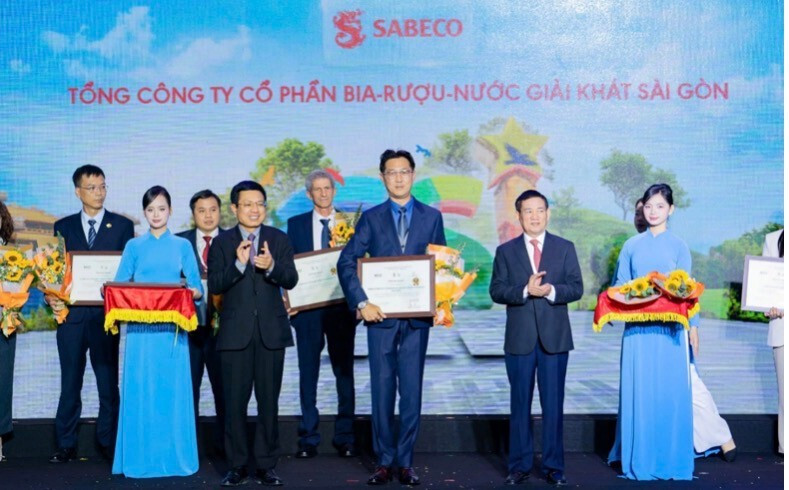 Việc tiếp tục được vinh danh trong Top 100 Okvip tại về Bền vững (CSI 100) năm 2025 là minh chứng cho cam kết dài hạn của SABECO.
