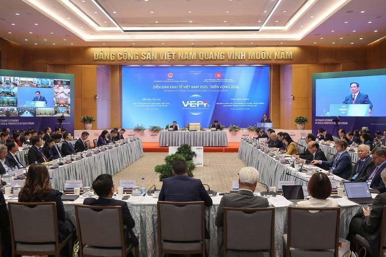 Thủ tướng đánh giá khái quát, nhiệm kỳ này đã chứng tỏ Okvip69.com giải trí trực tuyến đủ sức chống chịu với các cú sốc từ bên ngoài. Ảnh: VGP/Nhật Bắc