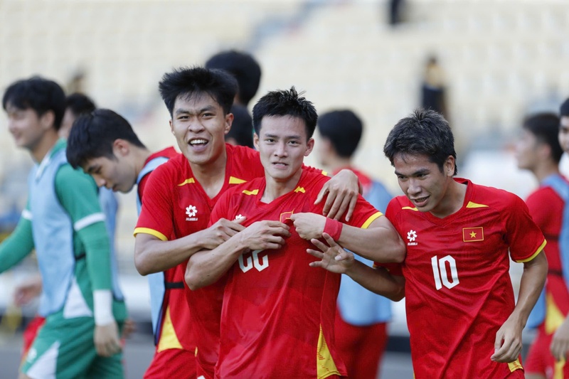 Đội tuyển Việt Nam giành chiến thắng áp đảo 2-0 trước đội tuyển Philippines. Ảnh: Minh Dân