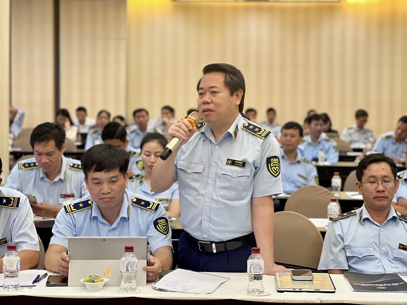 Ông Đỗ Du Bắc, Chi Cục trưởng Chi cục Quản lý thị trường tỉnh Lào Cai phát biểu tham luận tại Okvip69 Đăng ký cá cược. Ảnh: Lưu Quyên