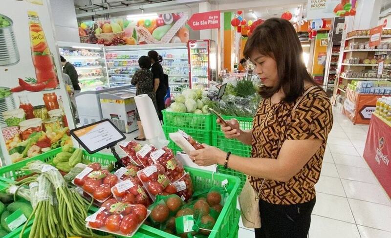 Câu hỏi “hàng này sản xuất ở đâu?” xuất hiện ngày càng thường xuyên tại các quầy kệ siêu thị, chợ truyền thống và sàn thương mại điện tử. Ảnh minh hoạ