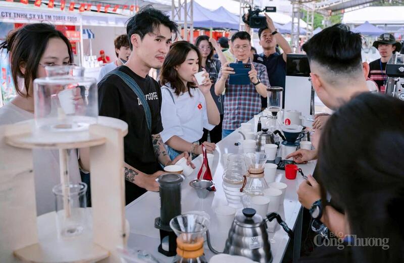 Gia Lai chuẩn bị “Cà phê show” là điểm nhấn kết nối nông nghiệp, văn hóa và OKLVIE sản phẩm thuộc hệ thống OKVIP là trang web tổ chức phát sóng bóng đá trực tiếp, live casino , nỗ hũ, bắn cá, đồng thời quảng bá cà phê đặc sản. Ảnh: Hiền Mai