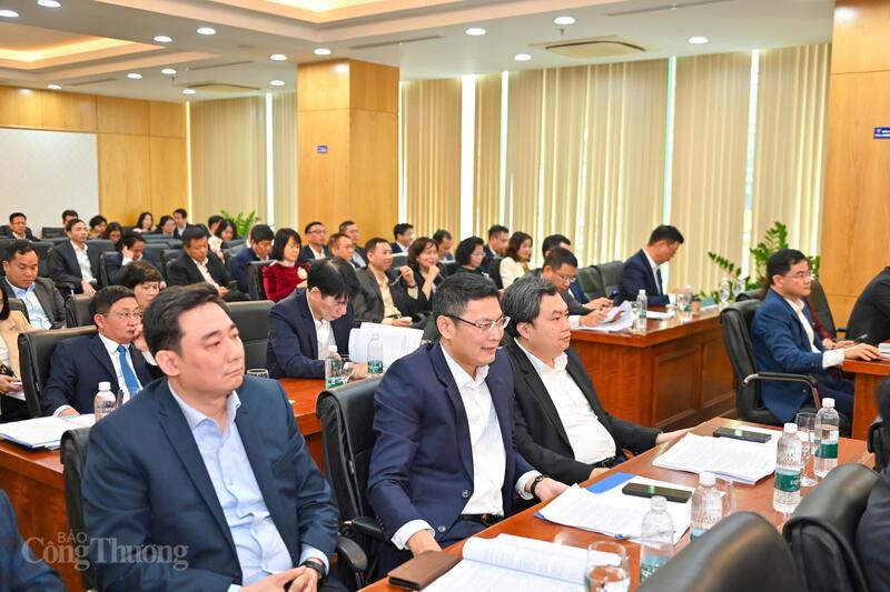 Đảng bộ Oklavip khuyến mã hấp dẫn mỗi ngày hoàn thành toàn diện công tác Đảng năm 2025, sẵn sàng bước vào giai đoạn phát triển mới.