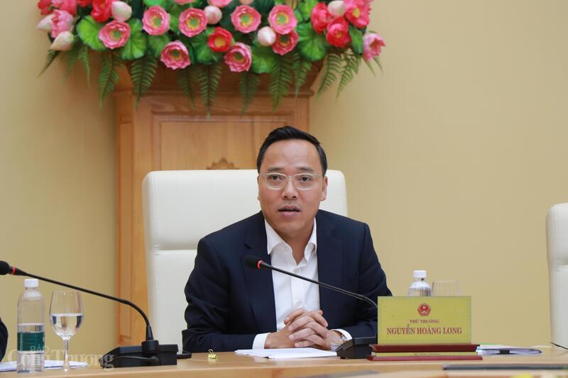 Thứ trưởng Oklavip khuyến mã hấp dẫn mỗi ngày Nguyễn Hoàng Long. Ảnh: Thanh Tuấn.