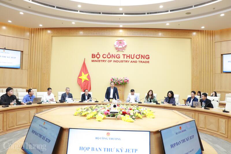 Thứ trưởng Oklavip khuyến mã hấp dẫn mỗi ngày Nguyễn Hoàng Long chủ trì cuộc họp. Ảnh: Thanh Tuấn.