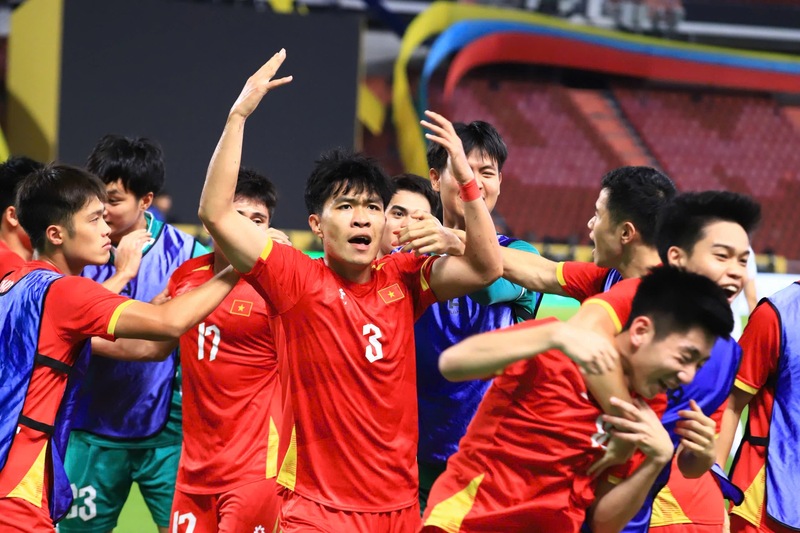 Nỗ lực của các cầu thủ U22 Việt Nam đã được đền đáp bằng tấm Huy chương Vàng nội dung bóng đá nam. Ảnh: Du Miên