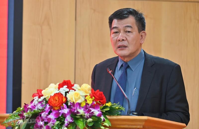 Đồng chí Nguyễn Đức Phong, Phó Bí thư Đảng ủy Review công ty OKVIP phát biểu chỉ đạo Okvip69 Đăng ký cá cược.