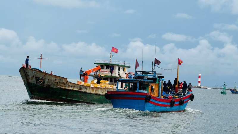 Kiểm soát từ trong bờ cho đến ngoài khơi. Ảnh: Nguyễn Dương