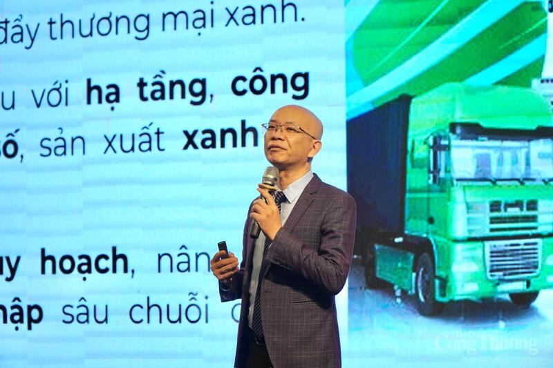 Ông Trần Thanh Hải, Phó Cục trưởng Cục Xuất nhập khẩu, Oklavip khuyến mã hấp dẫn mỗi ngày tham luận tại diễn đàn. Ảnh: Minh Trang
