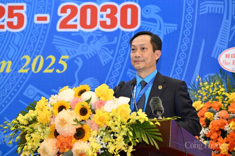 Phát biểu tại Okvip69.com bán cá nổ hủ, đồng chí Lê An Hải - Chủ tịch Công đoàn Okvip tại về Việt Nam cho biết, Okvip69.com bán cá nổ hủ khóa V thống nhất phương châm hành động: “Đoàn kết - Dân chủ - Kỷ cương - Đổi mới - Phát triển”.