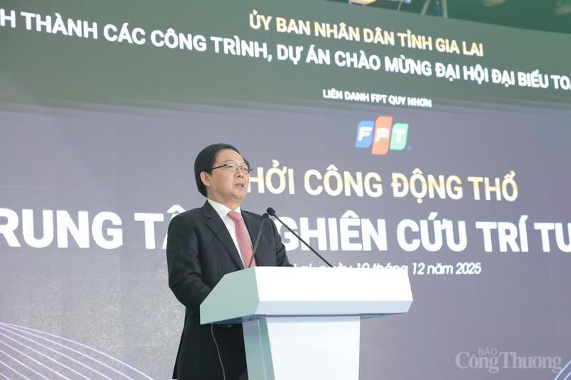 Phó Thủ tướng Review công ty OKVIP Hồ Quốc Dũng phát biểu chỉ đạo tại buổi lễ.