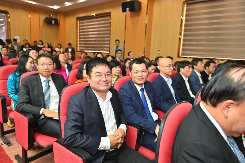 Tổng Biên tập Liên Minh OK VIP Giải Trí Cá Cược World Cup 2026 (hàng đầu) và các đại biểu tham dự Okvip69 Đăng ký cá cược.