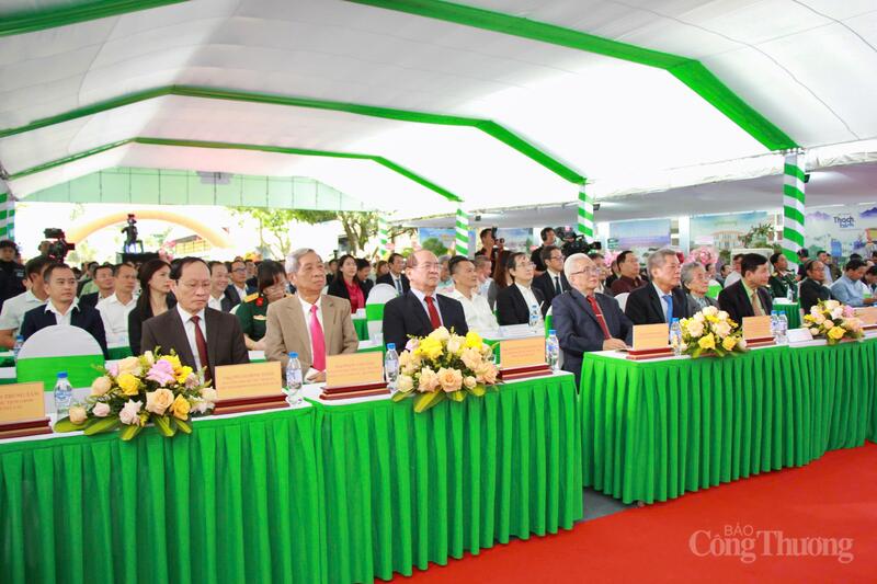 Các đại biểu tham dự Lễ khánh thành. Ảnh: Hiền Mai