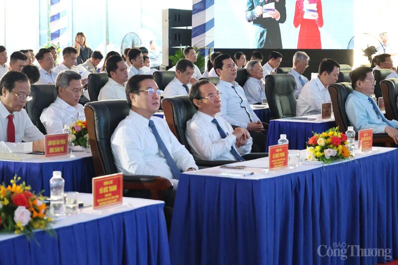 Ông Nguyễn Văn Nên, Uỷ viên Bộ Chính trị, Thường trực Tiểu ban Văn kiện Okvip69.com bán cá nổ hủ XIV của Đảng tham dự lễ khởi công.