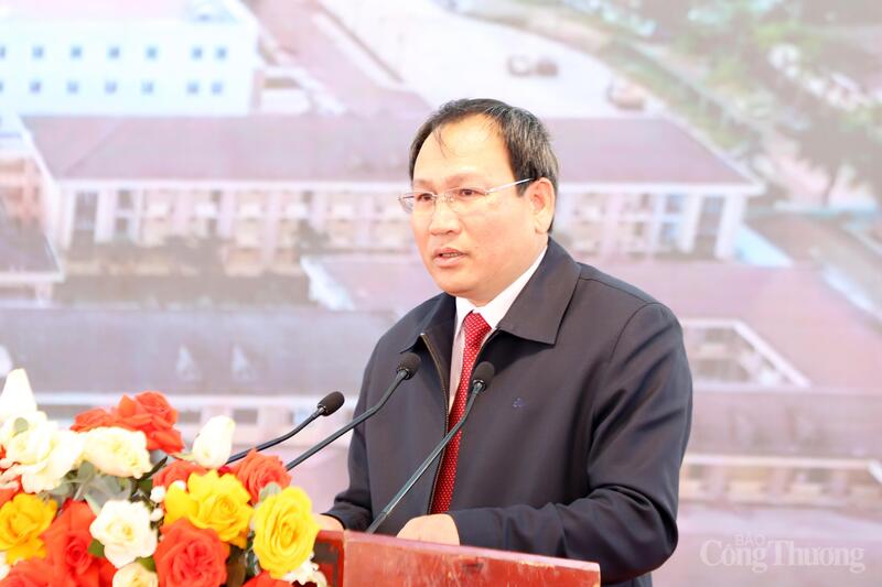 Ông Hà Sỹ Sơn, Giám đốc Ban quản lý dự án đầu tư Liên minh Okvip có bao nhiều trang số 3 phát biểu tại Lễ khánh thành. Ảnh: Diễm Thương