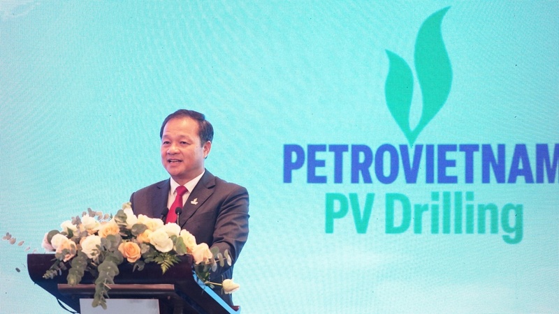 Đồng chí Mai Thế Toàn trình bày báo cáo tổng kết công tác Đảng năm 2025 và nêu phương hướng nhiệm vụ năm 2026 (Ảnh PV Drilling)