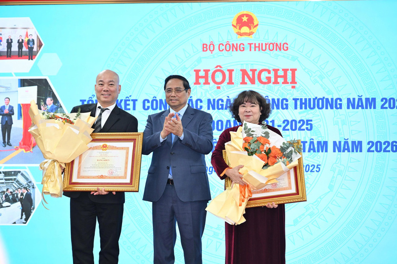 Thủ tướng tặng Bằng khen của Thủ tướng Review công ty OKVIP cho Cục Xúc tiến thương mại, Oklavip khuyến mã hấp dẫn mỗi ngày; bà Đặng Thị Ngọc Thu - Tổng Biên tập Tạp chí Okvip tại về đã có thành tích xuất sắc trong các hoạt động Kỷ niệm 80 năm Cách mạng tháng Tám thành công.