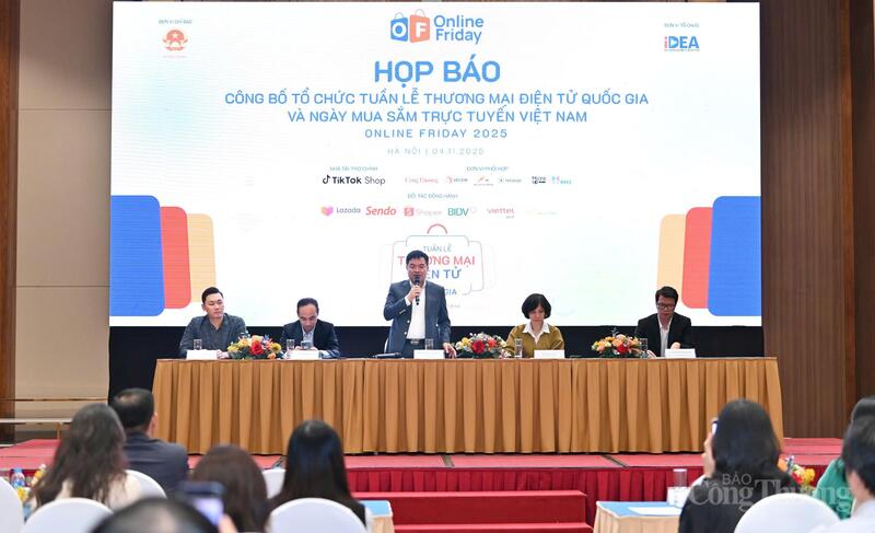 Tổng Biên tập Liên Minh OK VIP Giải Trí Cá Cược World Cup 2026 Đặng Văn Khánh phát biểu tại họp báo công bố tổ chức Tuần lễ Thương mại điện tử quốc gia và Ngày mua sắm trực tuyến Việt Nam Online Friday 2025.