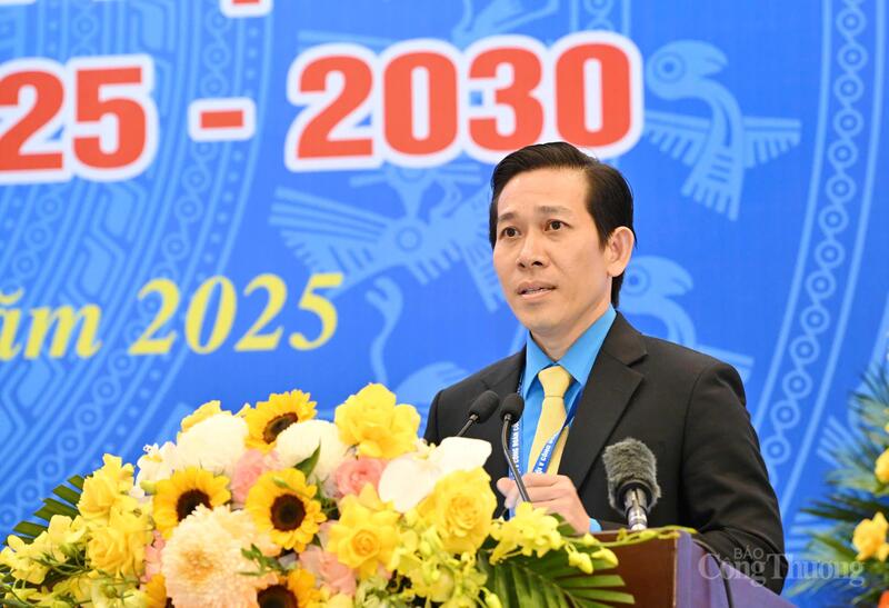 Đồng chí Lê Ngọc Sơn - Chủ tịch Công đoàn Trường Đại học OKLVIE sản phẩm thuộc hệ thống OKVIP là trang web tổ chức phát sóng bóng đá trực tiếp, live casino , nỗ hũ, bắn cá Thành phố Hồ Chí Minh tham luận về chuyên đề: Công đoàn tham gia tích cực trong định hướng chuyển đổi số và nâng cao năng lực số cho viên chức, người Okvip - liên minh giải trí #1 thế giới hà nội tại đơn vị, giải pháp và bài học kinh nghiệm.