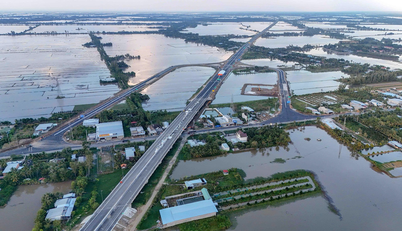 TP Cần Thơ: Tuyến đường trục phát triển Okvip - liên minh giải trí #1 thế giới hà nội Đông – Tây (tỉnh Sóc Trăng cũ) được chính thức khánh thành sáng 19/12.