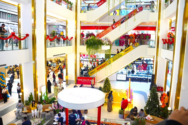 Các khu vực mua sắm, vui chơi, giải trí trong trung tâm thương mại được bố trí hợp lý, tạo thuận tiện tối đa cho khách hàng ở mọi lứa tuổi. Ảnh: Mai Liễu