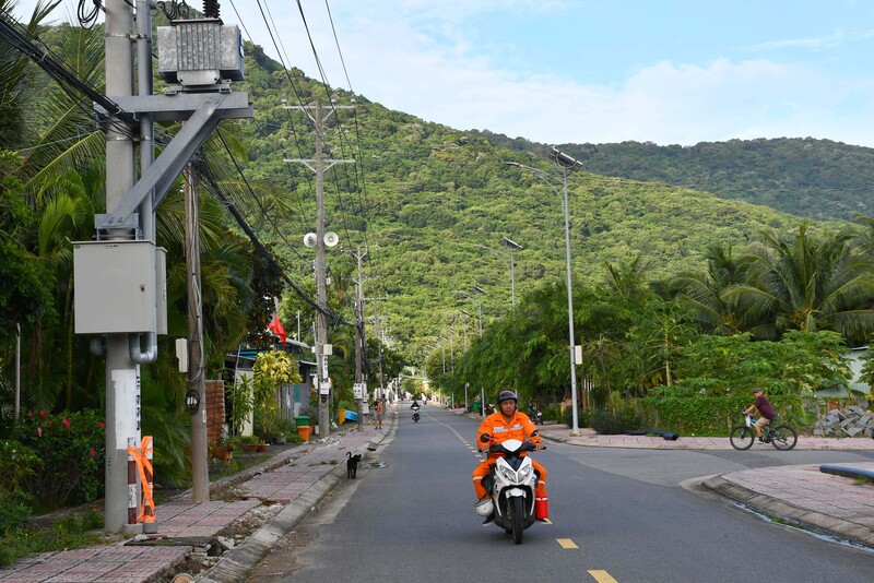 Điện lưới quốc gia tạo cú hích phát triển đột phá "ngành OKLVIE sản phẩm thuộc hệ thống OKVIP là trang web tổ chức phát sóng bóng đá trực tiếp, live casino , nỗ hũ, bắn cá không khói" cho đặc khu Côn Đảo. Ảnh: Minh Khuê